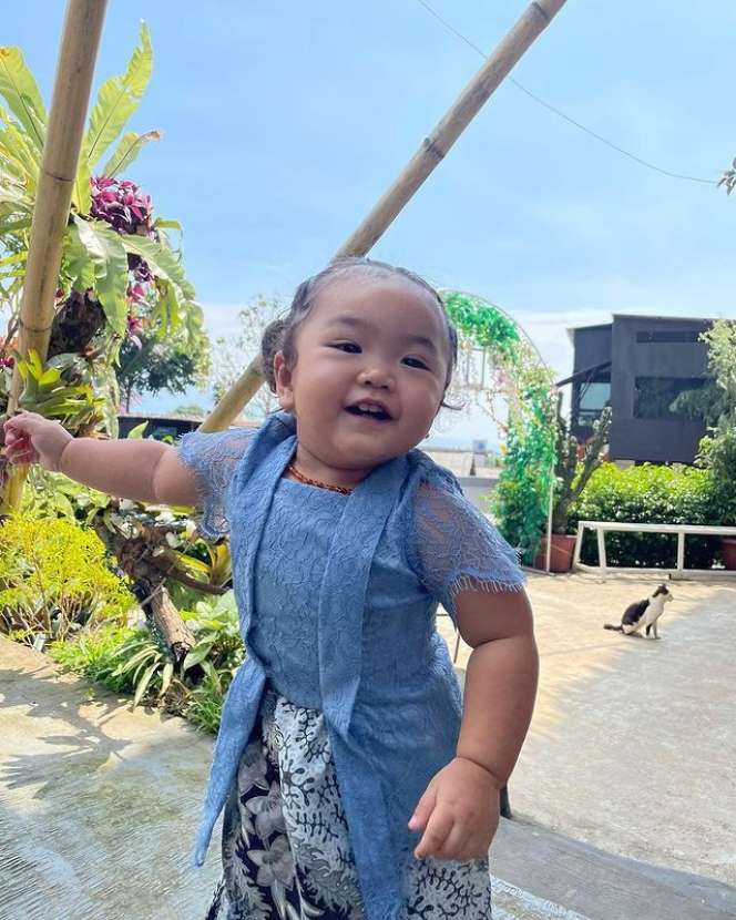12 Potret Anak Balita Artis Pakai Kebaya, Chava & Ameena Super Gemas, Bak Boneka Nasional