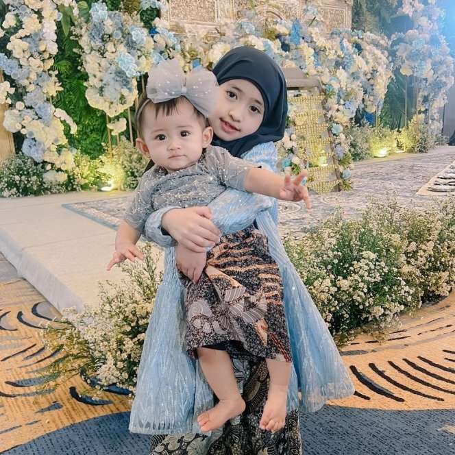 12 Potret Anak Balita Artis Pakai Kebaya, Chava & Ameena Super Gemas, Bak Boneka Nasional