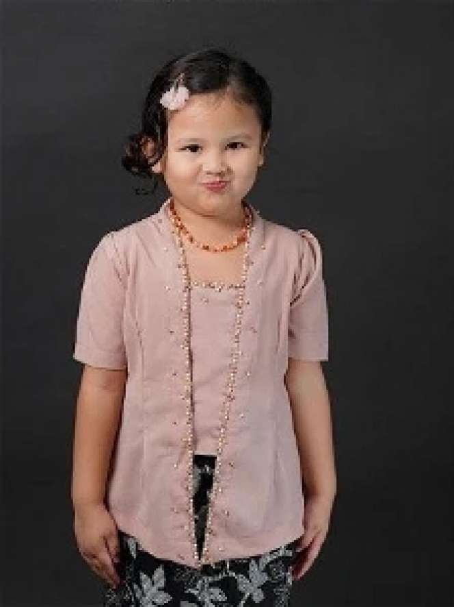 12 Potret Anak Balita Artis Pakai Kebaya, Chava & Ameena Super Gemas, Bak Boneka Nasional