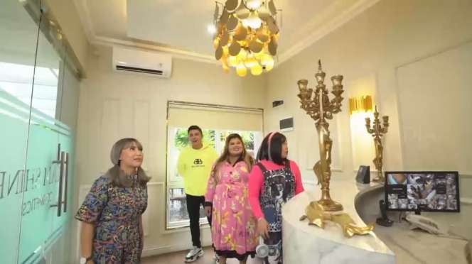 Serba Emas! Potret Ruang Kerja Shindy Samuel, Ada Pintu Rahasianya 