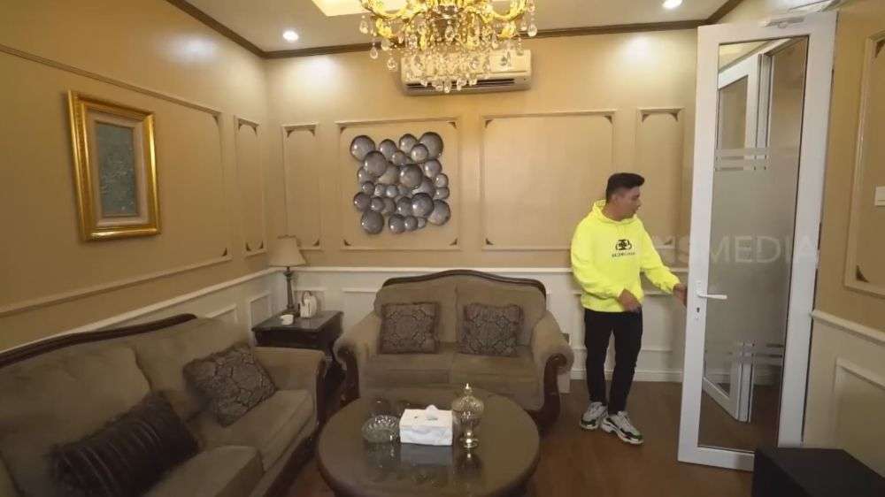 Serba Emas! Potret Ruang Kerja Shindy Samuel, Ada Pintu Rahasianya 