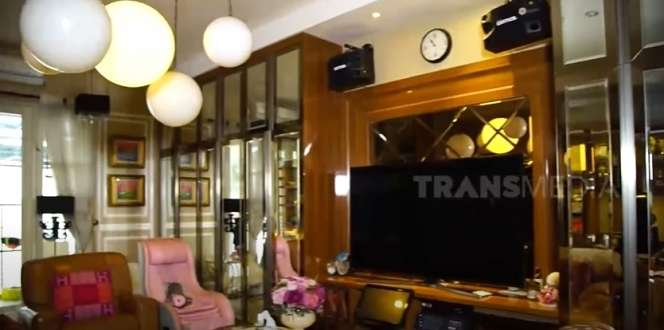 Dulu Jadi Pemeran SARAS 008, Artis Cantik Ini Ternyata Pengusaha Tajir, Kini Tempati Rumah Mewah Bak Konglomerat