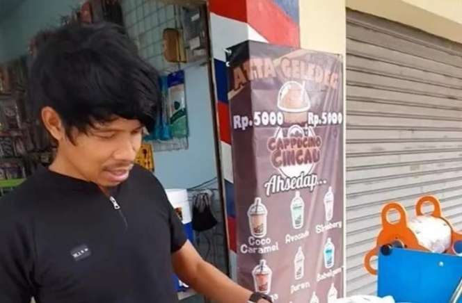 Viral Penjual Es Mirip Atta Halilintar, Lihat 8 Potretnya Bikin Ngakak, Netizen: Emang Boleh Se-Atta ini?