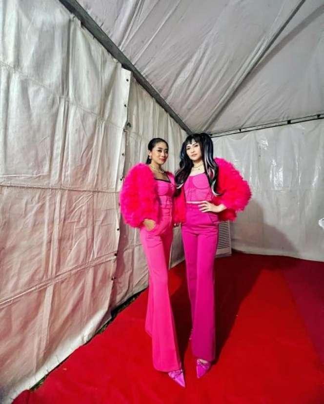 Potret Putri Duo Anggrek yang Kerap Curi Perhatian usai Lagu Cikini Gondangdia Booming