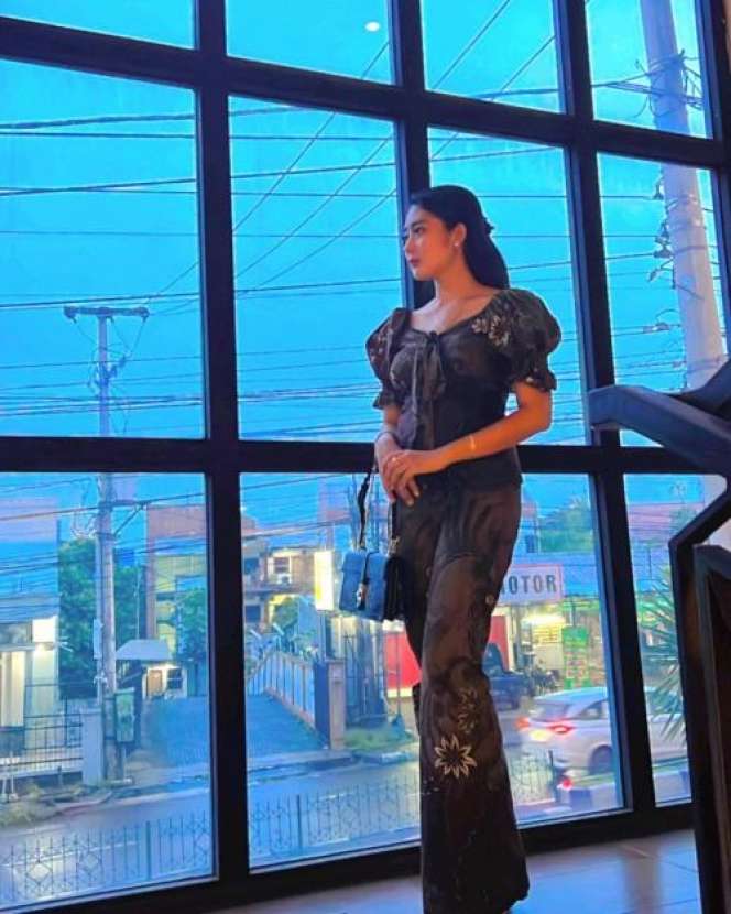 Potret Putri Duo Anggrek yang Kerap Curi Perhatian usai Lagu Cikini Gondangdia Booming