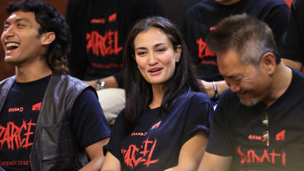 Atiqah Hasiholan Jadi Photo Journalist di Film 'The Parcel'