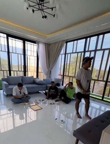 10 Adu Mewah Rumah Denny Caknan VS Cak Sodiq, Duel Raja Dangdut Koplo, Satunya Bak Istana `Emas`!