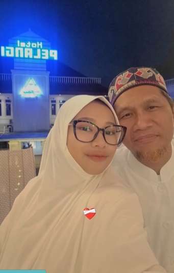 Viral Pasangan Beda Usia 34 Tahun, Suamiku Ternyata Teman Ayahku, Lihat Potretnya Dikira Bapak & Anak