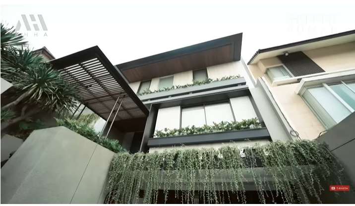 10 Potret Rumah Mewah Aura Kasih Senilai Rp50 Miliar, Dijuluki Janda Kaya Raya, Atta Halilintar Takjub!