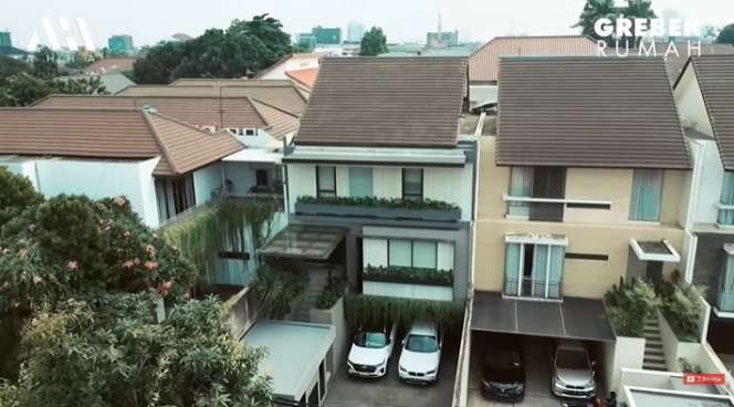 10 Potret Rumah Mewah Aura Kasih Senilai Rp50 Miliar, Dijuluki Janda Kaya Raya, Atta Halilintar Takjub!