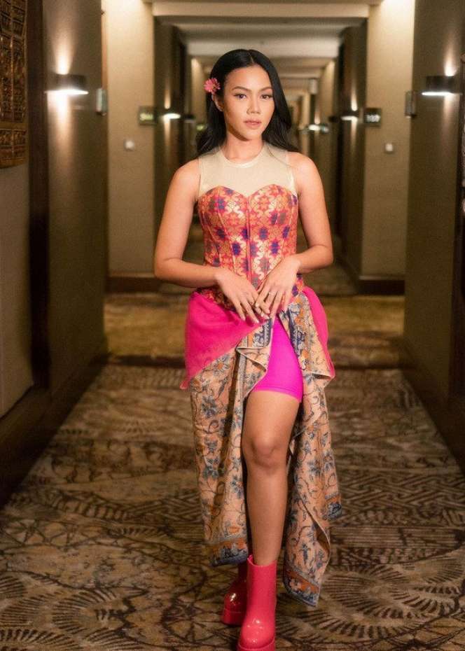 Potret Yura Yunita Tampil ala Barbie Sunda