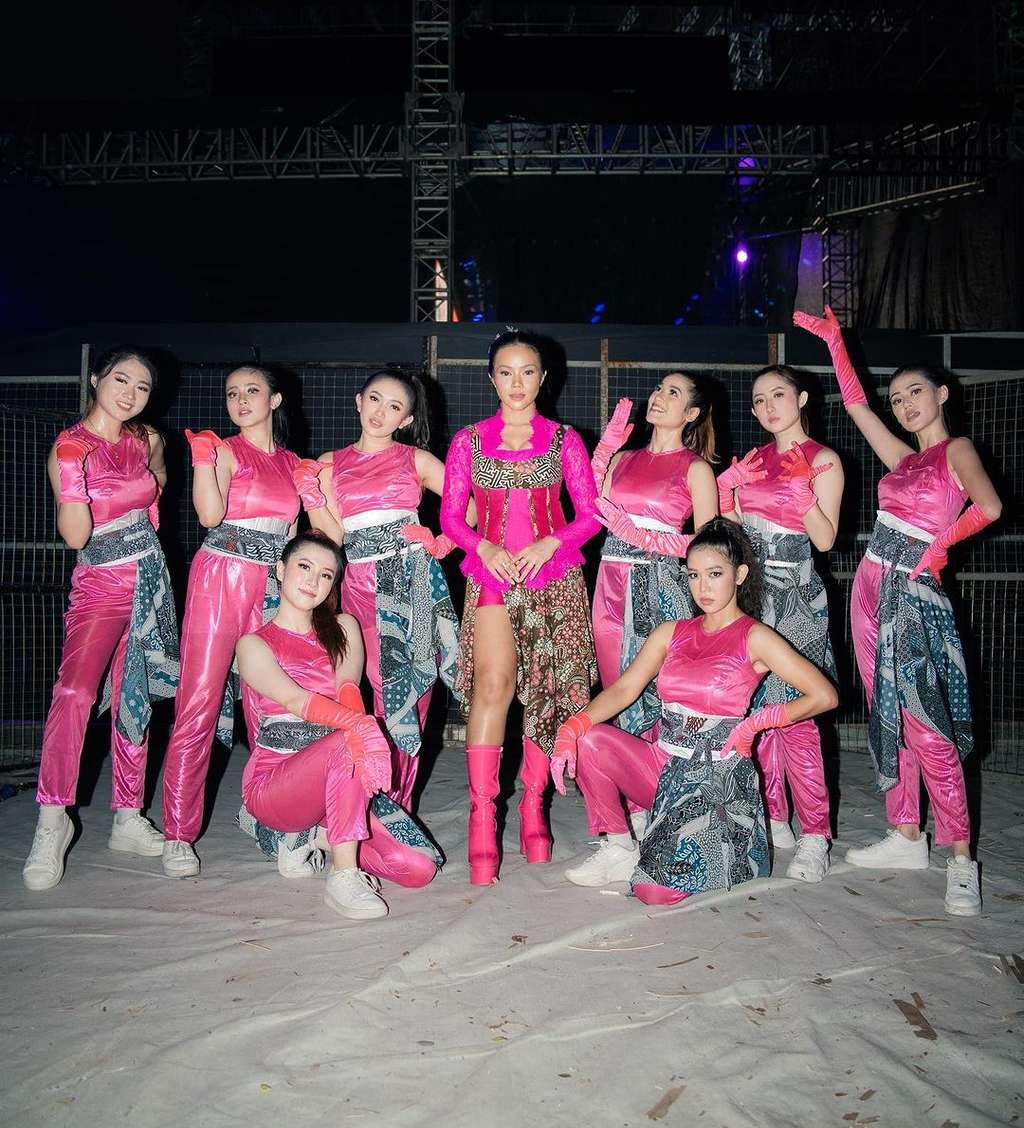 Potret Yura Yunita Tampil ala Barbie Sunda
