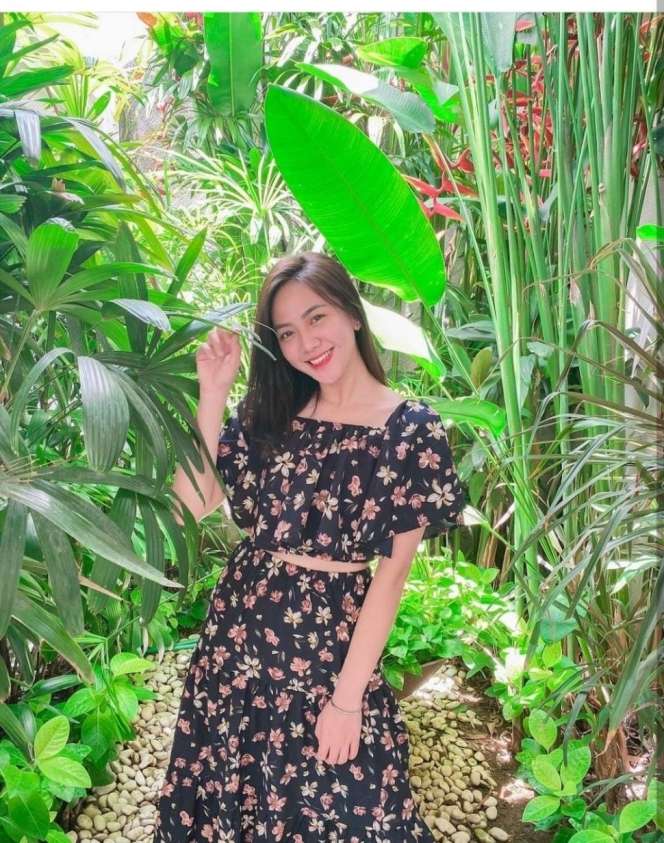 Pesona Shania Shanju eks JKT 48 yang Berhasil Luluhkan Hati Jonathan Christie 