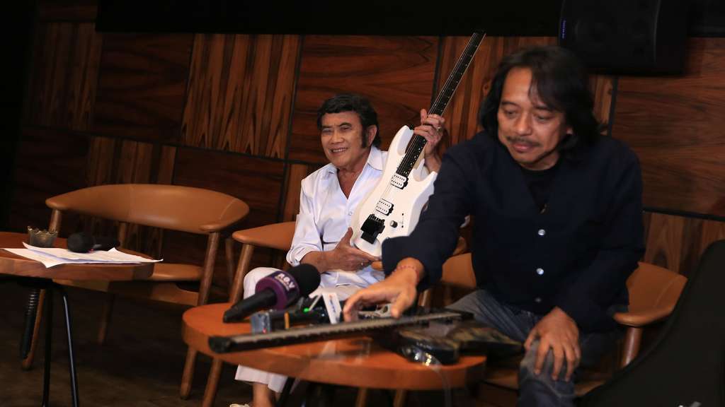 Smararindu Kolaborasi Rhoma Irama dan Dewa Budjana