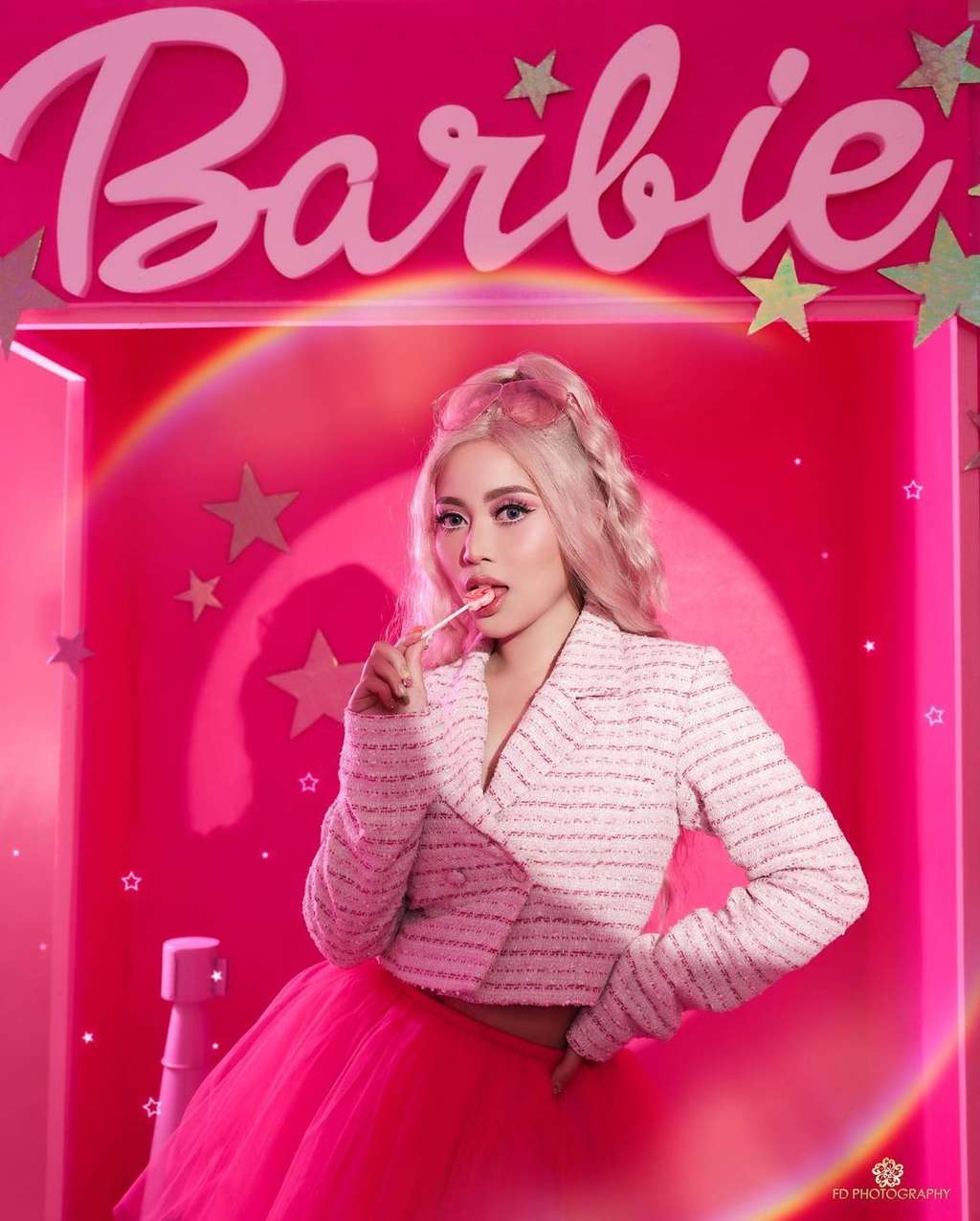 Gaya Centil Rachel Vennya Cosplay Jadi Barbie Janda Pirang