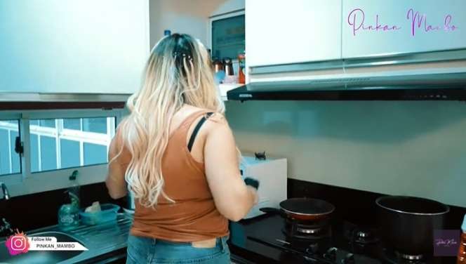 10 Potret Rumah Pinkan Mambo, Dikira Jatuh Miskin Ternyata Super Mewah, Ada Lift Pribadinya!