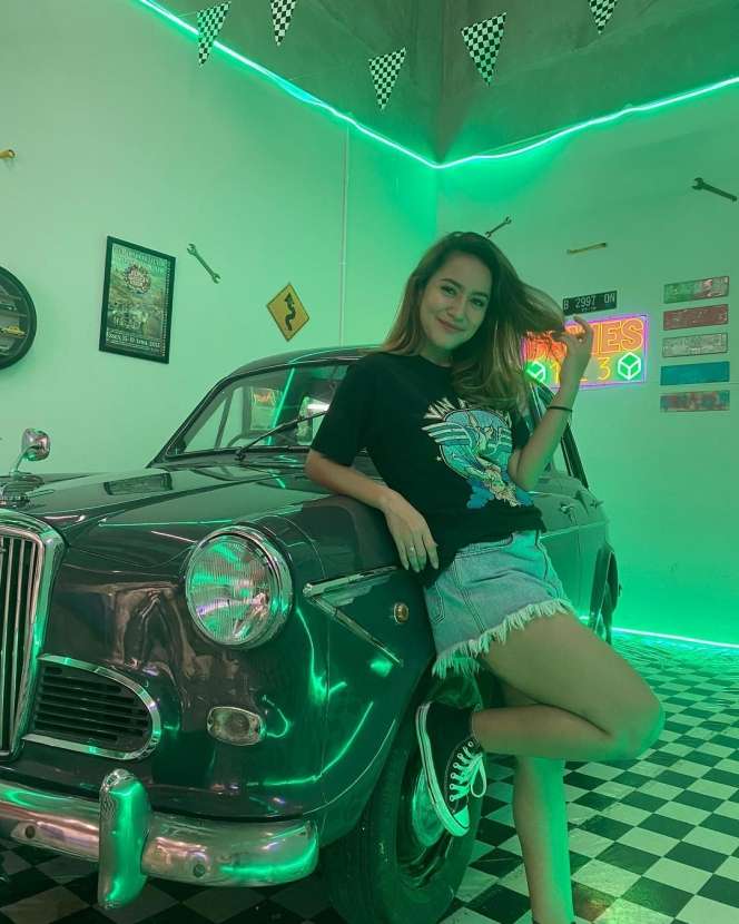 Potret Mantan Istri Ferry Maryadi, Risma Nilawati yang Makin 'Hot'