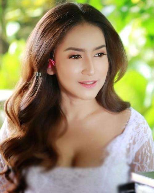 Potret Mantan Istri Ferry Maryadi, Risma Nilawati yang Makin 'Hot'