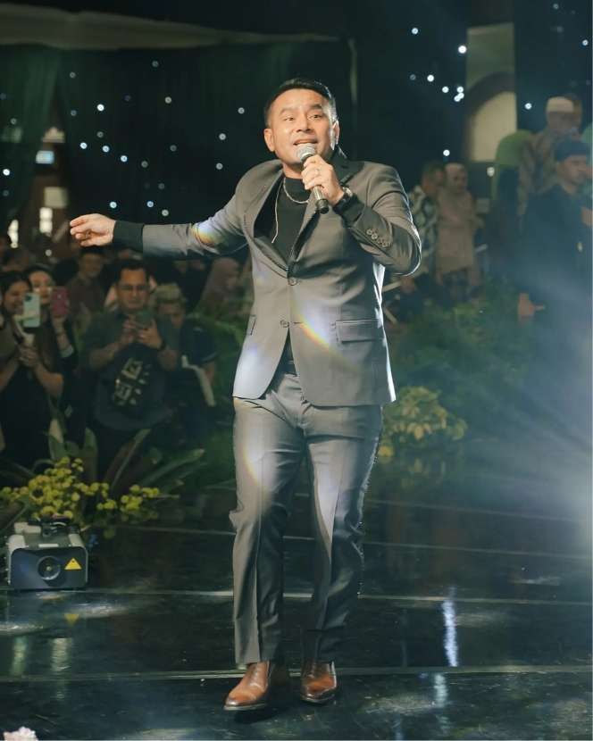 Pemuda Berwajah Lugu Ini Pernah Jadi Tukang Tambal Ban Demi Cuan, Kini Menjelma Jadi Penyanyi Top Tanah Air