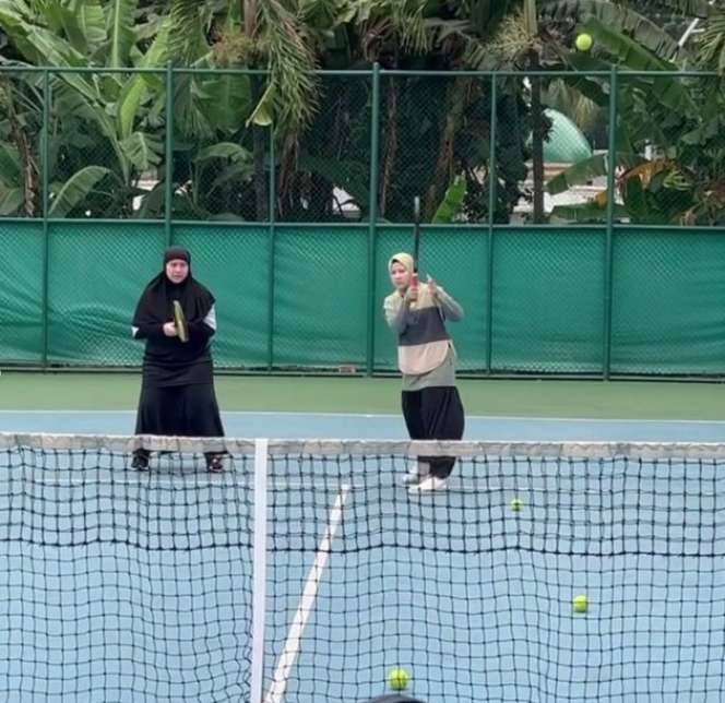 Outfit Natasha Rizky Saat Main Tenis Jadi Sorotan