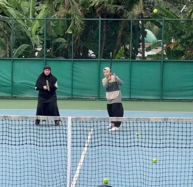 Outfit Natasha Rizky Saat Main Tenis Jadi Sorotan