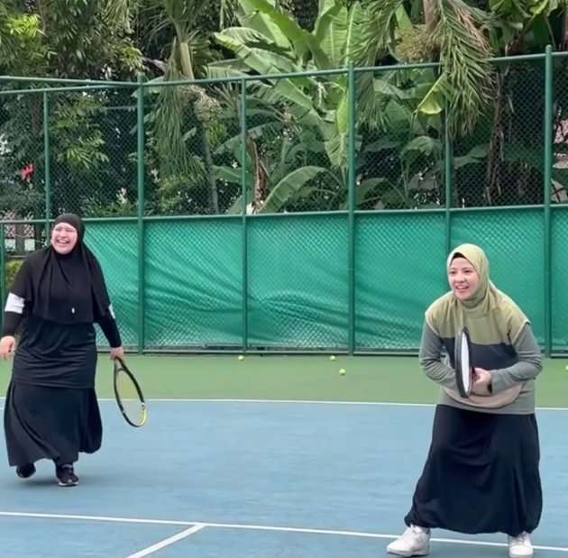 Outfit Natasha Rizky Saat Main Tenis Jadi Sorotan