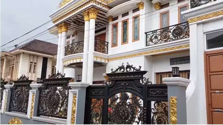 Potret Kampung Sultan Viral di Garut, Dipenuhi Rumah Super Mewah, Ternyata Ini Pekerjaan Warganya…