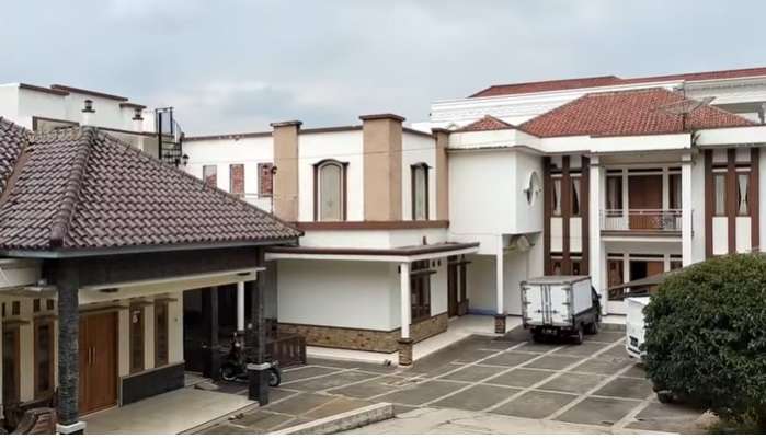 Potret Kampung Sultan Viral di Garut, Dipenuhi Rumah Super Mewah, Ternyata Ini Pekerjaan Warganya…