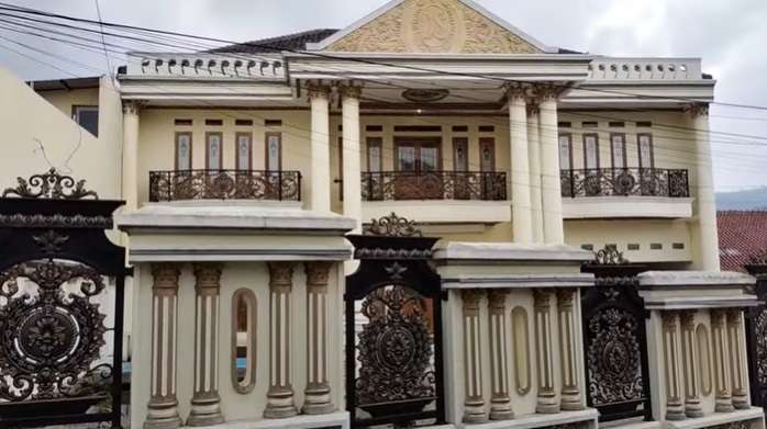 Potret Kampung Sultan Viral di Garut, Dipenuhi Rumah Super Mewah, Ternyata Ini Pekerjaan Warganya…