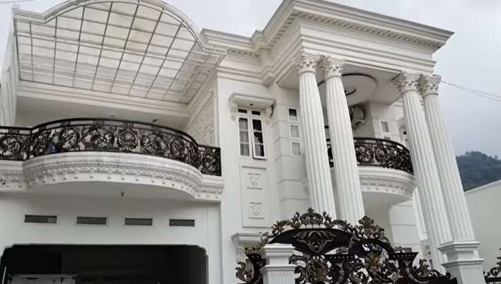 Potret Kampung Sultan Viral di Garut, Dipenuhi Rumah Super Mewah, Ternyata Ini Pekerjaan Warganya…