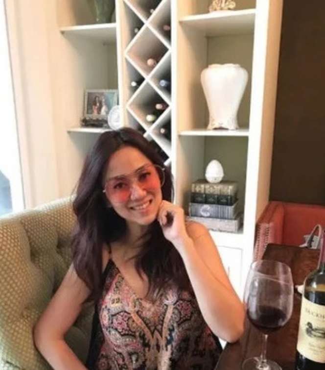 Ada Koleksi Unik Dalam Lemari, Ini Potret Rumah Tante Ernie `Pemersatu Bangsa` yang Sempat Hilang Tanpa Kabar Kini Gugat Cerai Suami