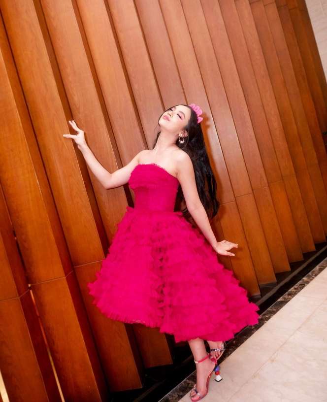 Bikin Gemes, Potret Lyodra Cosplay ala Barbie Hidup