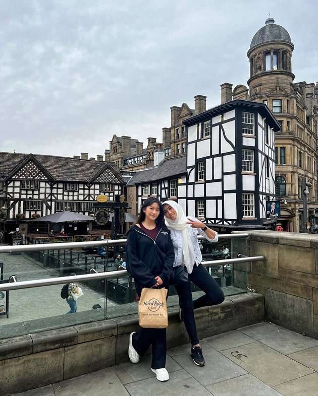 Potret Istri Parto Patrio, Diena Risty Gayanya Sosialita Banget, Gak Kalah Cantik Sama Putrinya 