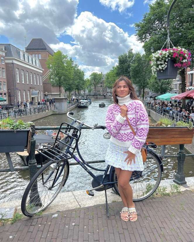 Potret Terbaru Nova Eliza yang Kini Tinggal di Belanda, Body Goals-nya Jadi Sorotan