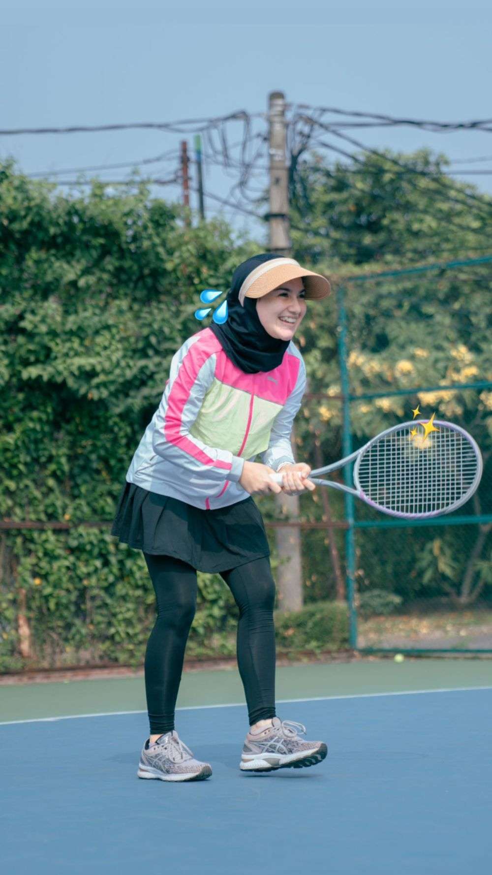 Gaya Irish Bella Saat Main Tenis, Pakai Legging dan Rok