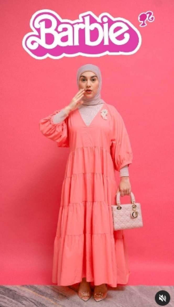 8 Artis Berhijab Ikut Tren Dandan ala Barbie, Terakhir Malah Disebut Seram, Netter: Boneka Santet!