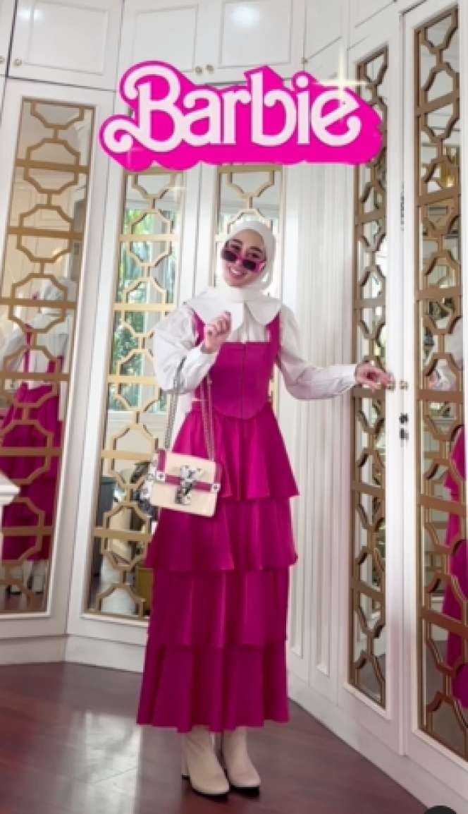 8 Artis Berhijab Ikut Tren Dandan ala Barbie, Terakhir Malah Disebut Seram, Netter: Boneka Santet!