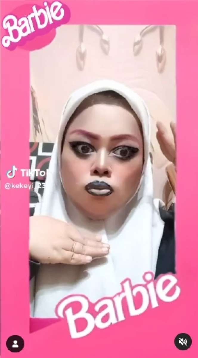 8 Artis Berhijab Ikut Tren Dandan ala Barbie, Terakhir Malah Disebut Seram, Netter: Boneka Santet!