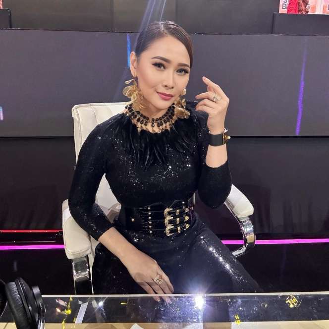 Demi Sambung Hidup, Artis Cantik Ini Rela Jadi Tukang Cuci Hingga Jual Kacang, Kini Jadi Penyanyi Top Tanah Air