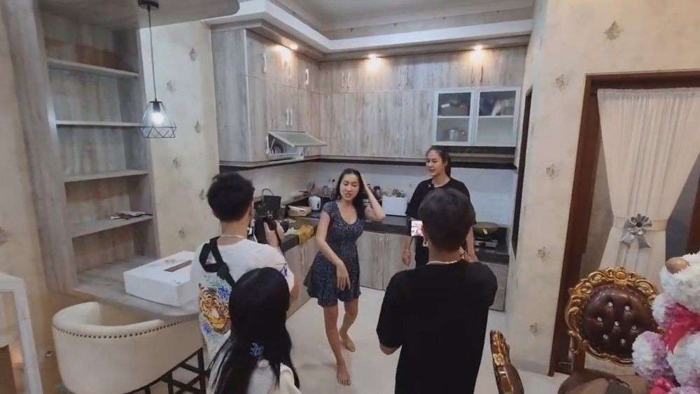 10 Potret Rumah Mewah Lucinta Luna, Kini Dilamar `Barbie Ken`, Ternyata Bak Istana! 