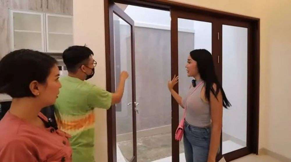 10 Potret Rumah Mewah Lucinta Luna, Kini Dilamar `Barbie Ken`, Ternyata Bak Istana! 