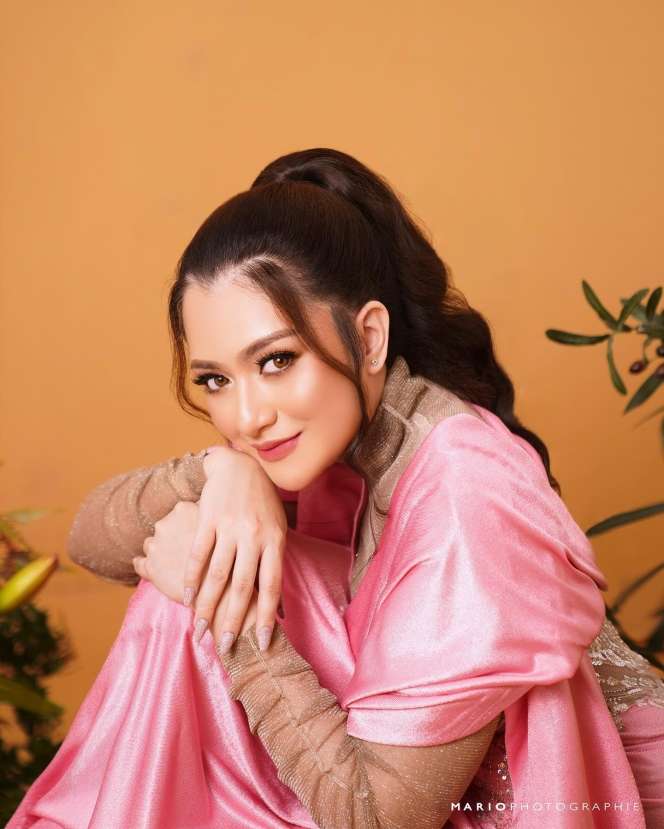 Dikenal Tajir Melintir, Deretan Artis Cantik Ini Tak Gengsi Jualan di TikTok, Ada yang Capai Ratusan Juta Dalam Semalam