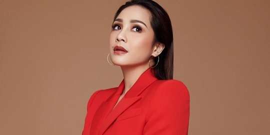 Dikenal Tajir Melintir, Deretan Artis Cantik Ini Tak Gengsi Jualan di TikTok, Ada yang Capai Ratusan Juta Dalam Semalam