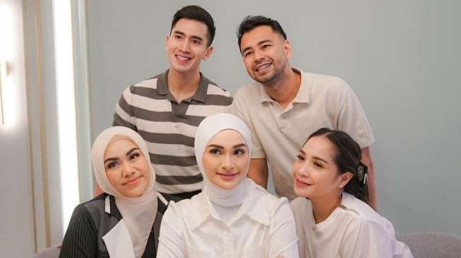 Potret Artis PAN 'Geruduk'Rumah Raffi Ahmad dan Nagita Slavina, Ajak Joget Sultan Andara 