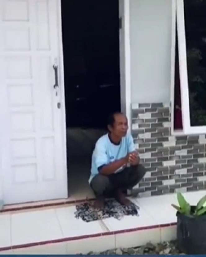 Viral Rumah Sederhana Pemandangannya Bak Resort Mewah, Dikelilingi Danau & Pegunungan, Lihat Potretnya Bak di Surga