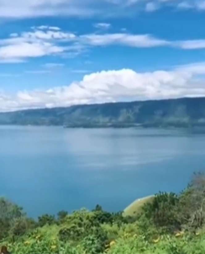 Viral Rumah Sederhana Pemandangannya Bak Resort Mewah, Dikelilingi Danau & Pegunungan, Lihat Potretnya Bak di Surga