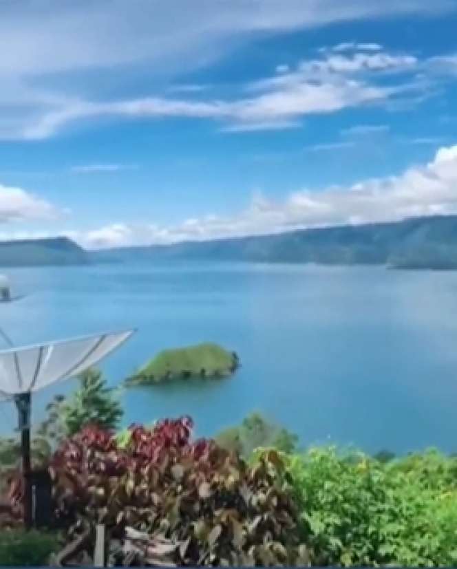 Viral Rumah Sederhana Pemandangannya Bak Resort Mewah, Dikelilingi Danau & Pegunungan, Lihat Potretnya Bak di Surga