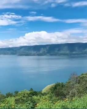 Viral Rumah Sederhana Pemandangannya Bak Resort Mewah, Dikelilingi Danau & Pegunungan, Lihat Potretnya Bak di Surga