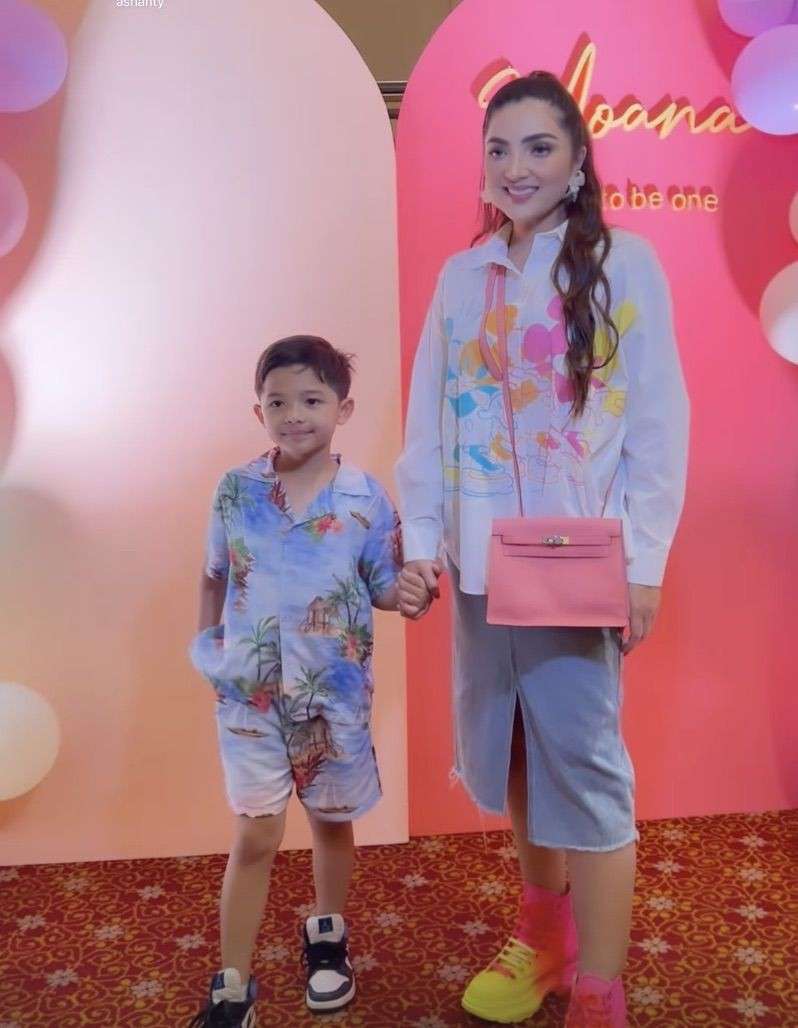 14 Gaya Artis Hadiri Ultah Moana Anak Ria Ricis, Busana Nathalie Holscher Jadi Sorotan, Bak ABG!