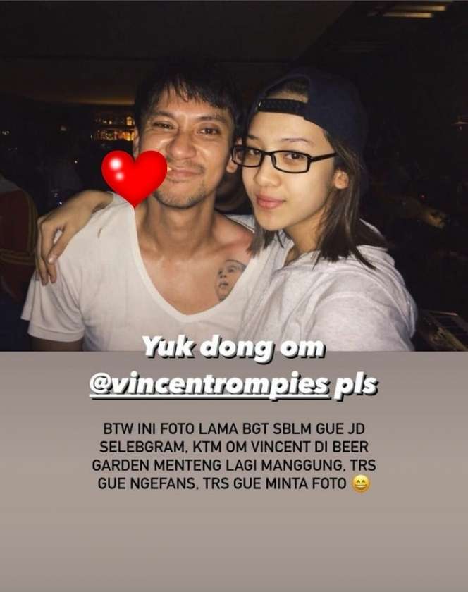 Potret Lawas Artis Foto Bareng Seleb Idolanya Sebelum Terkenal, Kini Penampilannya Berubah Drastis